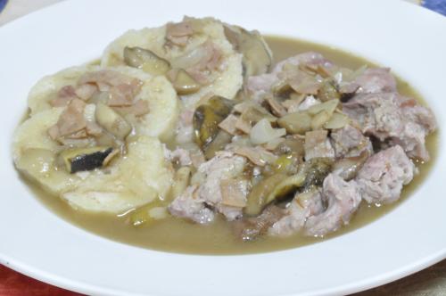 Houbová omáčka po pražsku s vepřovými nudličkami – Snadné recept z Česko kuchyně, hotový za 30 - 45 minut